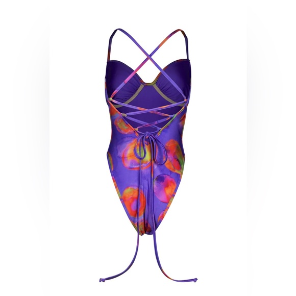 Selena Gomez Gracie One Piece - Picture 2 of 6